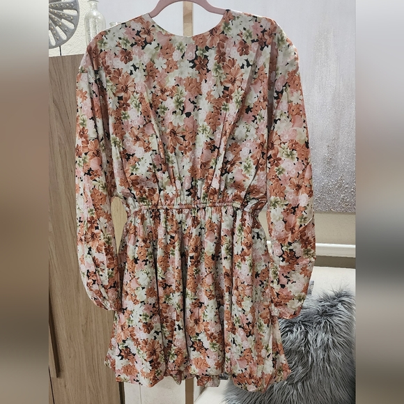 NEW!! Floral Long Sleeve Balloon Dress, Sz Medium,NWT - Picture 1 of 7